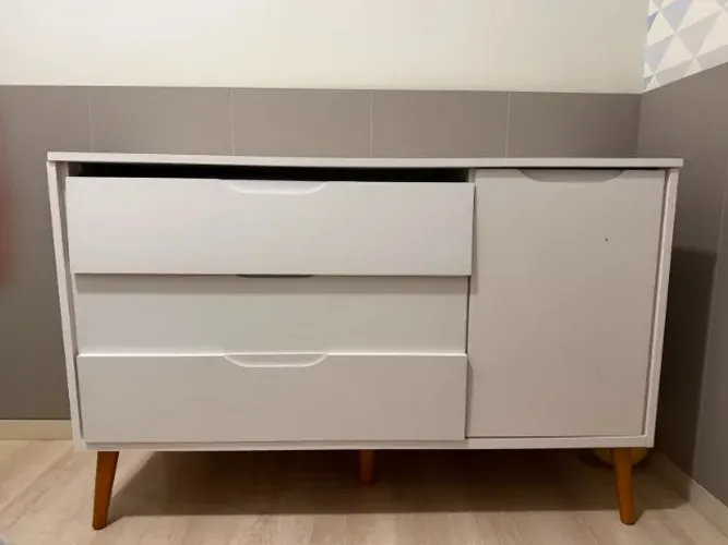 Cômoda branca em MDF