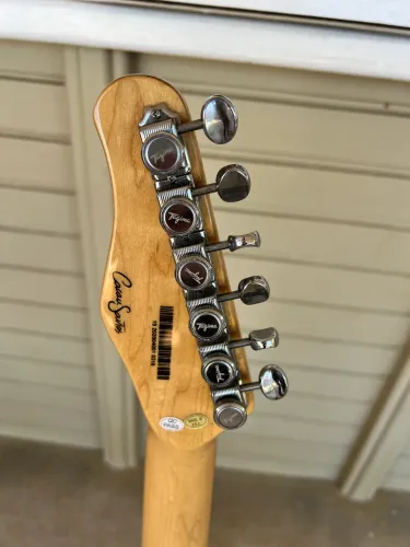 Guitarra Tagima Grace 700 com caixa, no estado de nova sem detalhes.