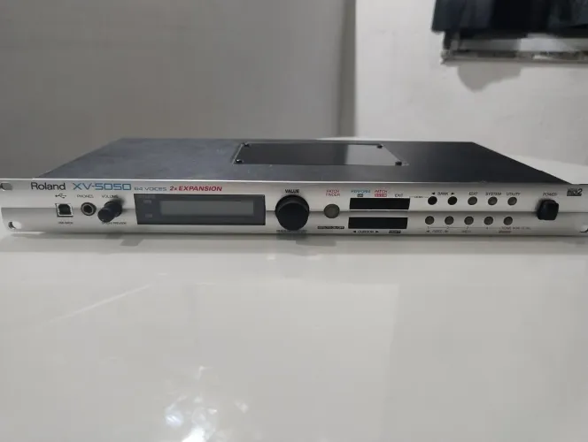 Roland XV-5050 ( 64 voices / 2x EXPANSION)