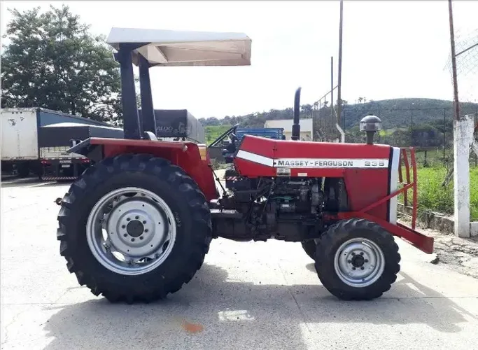 Massey Fergunson 235 4x2