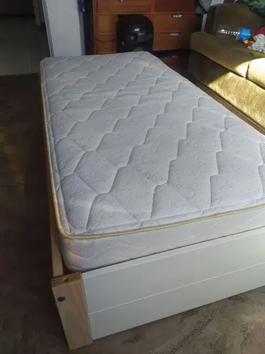 Cama infantil com colchão