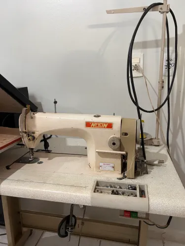 Máquina industrial reta