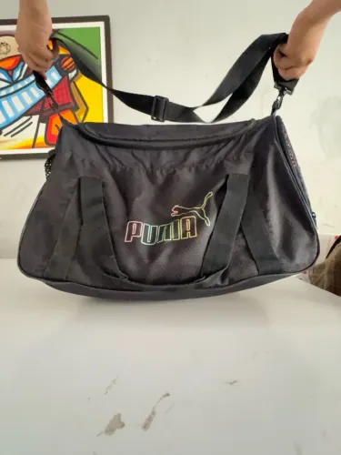 Bolsa Puma Evercat usada, em ótimo estado e bem conservada.