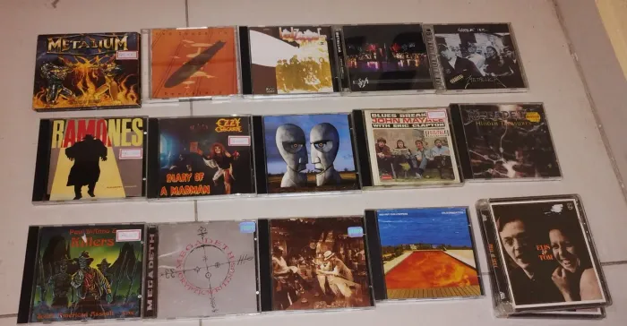 Coleção mais de 300 Cds a maioria rock