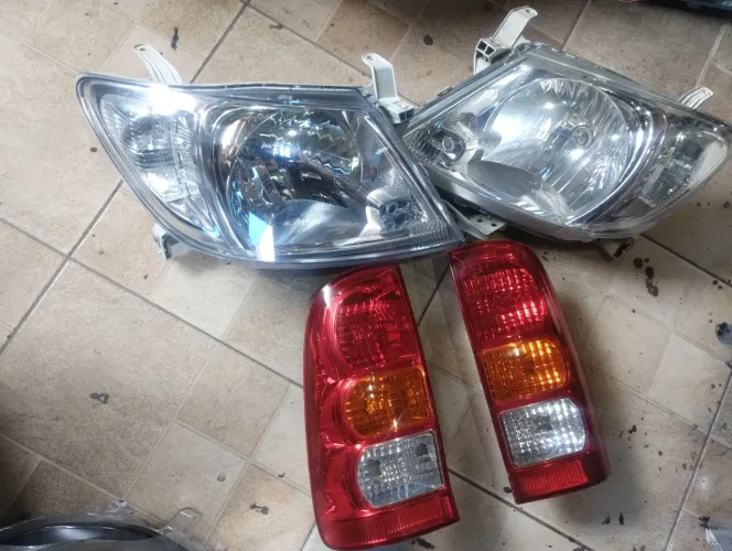 Par de farol e lanternas da Hilux 2002.