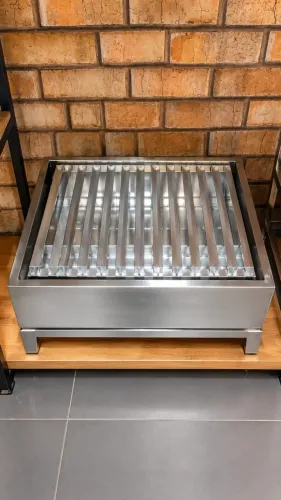 Churrasqueira Parrilla em Aço Inox