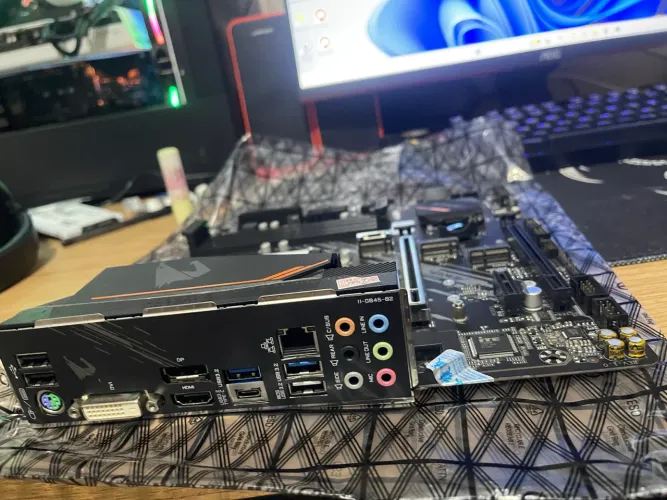 KIT B460M AORUS ELITE + i3-10100F
