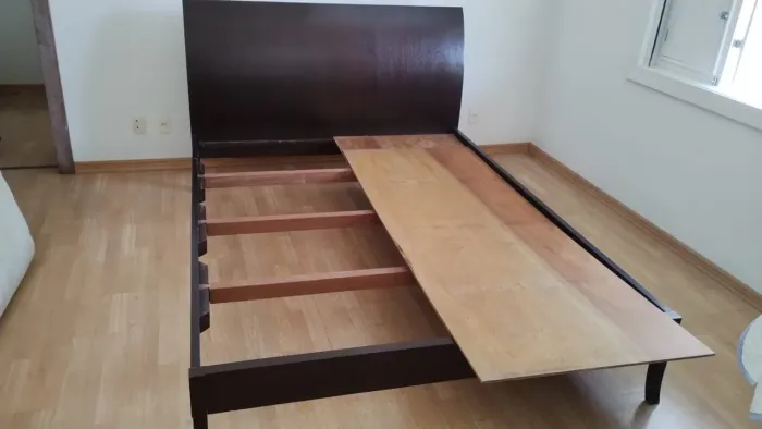CAMA DE QUEEN + COLCHÃO