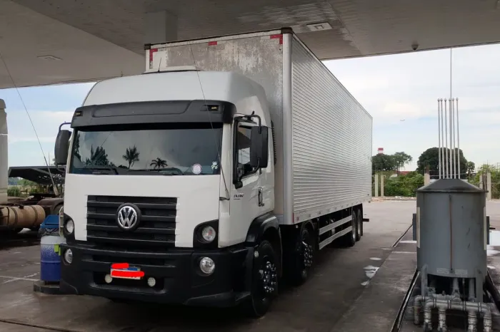 Vw24280 bitruck ano 2015 baú de 11 mt