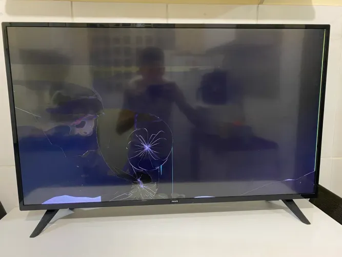 TELEVISÃO PHILIPS 42 POLEGADAS COM DEFEITO
