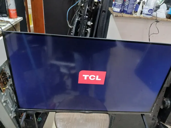 Tv semp tcl smart 32 polegadas muito nova