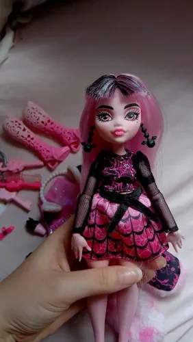 Monster high draculaura g3 skulltimate secrets fearidescent