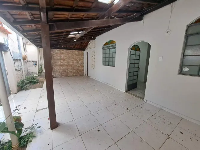 Casa 03 quartos para locação no bairro Teixeira Dias