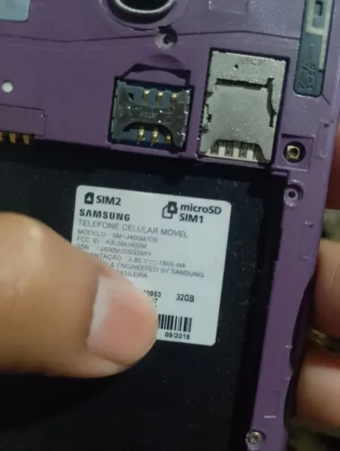 Celular Samsung pra tirar peça não sei o defeito