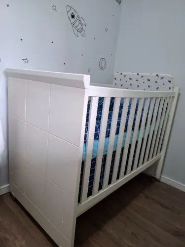 Berço e cômoda bebê 