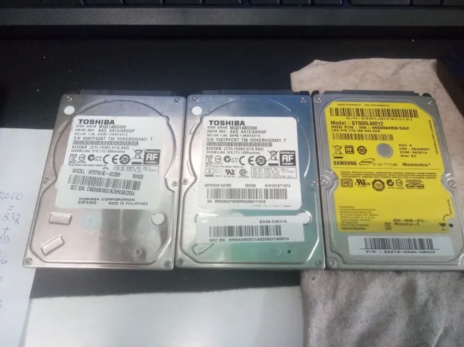 HDs com as case de 500gb saudável 80 reais cada 