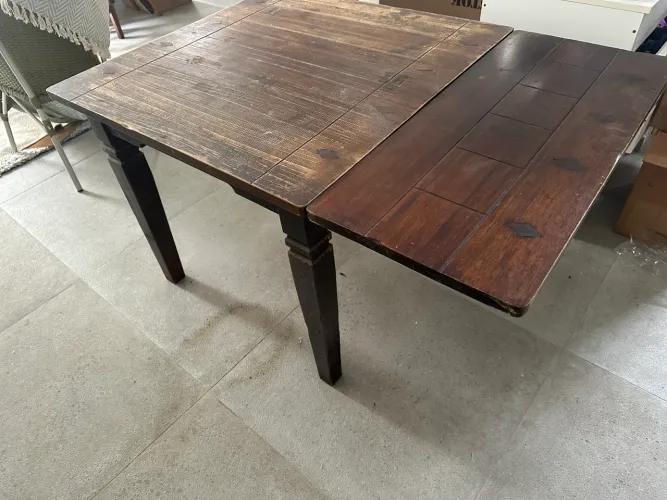 Mesa alemã em madeira maciça e extensível