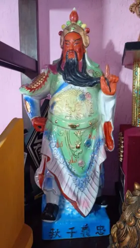 Estátua de Porcelana Chinesa Guan Yu