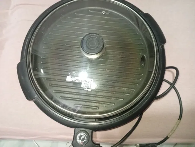 Vendo esse grill por 200 reais usado poucas vezes