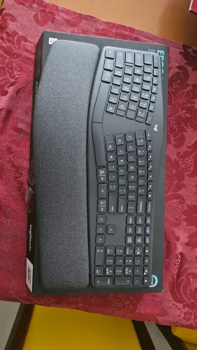 Teclado sem fio ergonômico Logitech ERGO K860