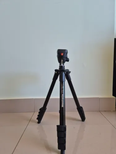 Tripé Manfrotto MKC3-H01 Alumínio 154cm Suporta 1,5kg Compacto