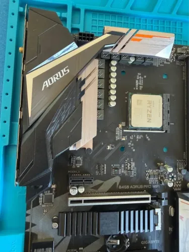 Placa Mãe Aorus b450 ATX COM WIFI