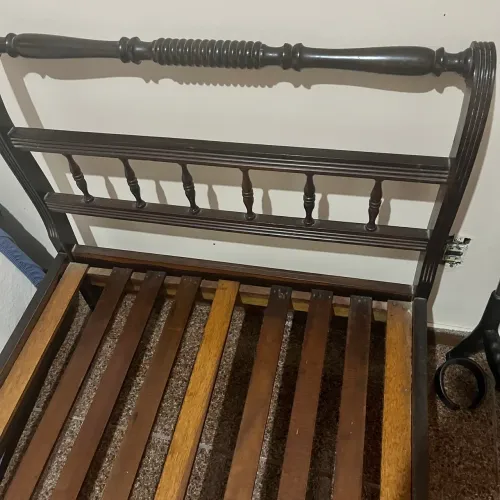 Cama de madeira romântica