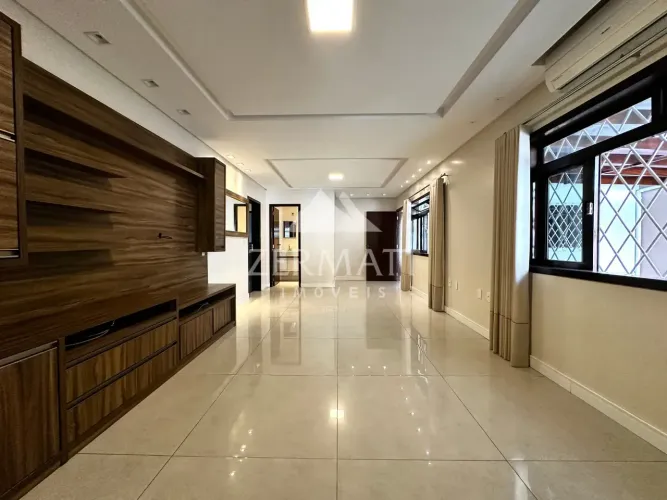 Casa ampla com 4 dormitórios e 373,86 m² no bairro Vila Nova Blumenau