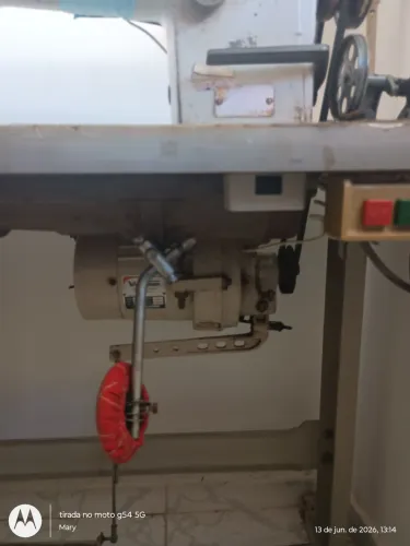 Máquina de costura reta industrial