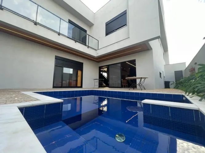 Casa à venda no condomínio Jardim Versailles em Uberlândia