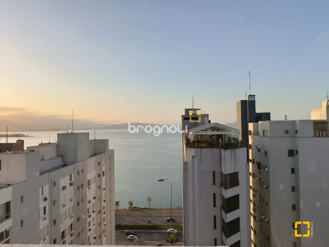 Apartamento 3 Dormitórios, no Centro a uma Quadra da Beira-mar Norte