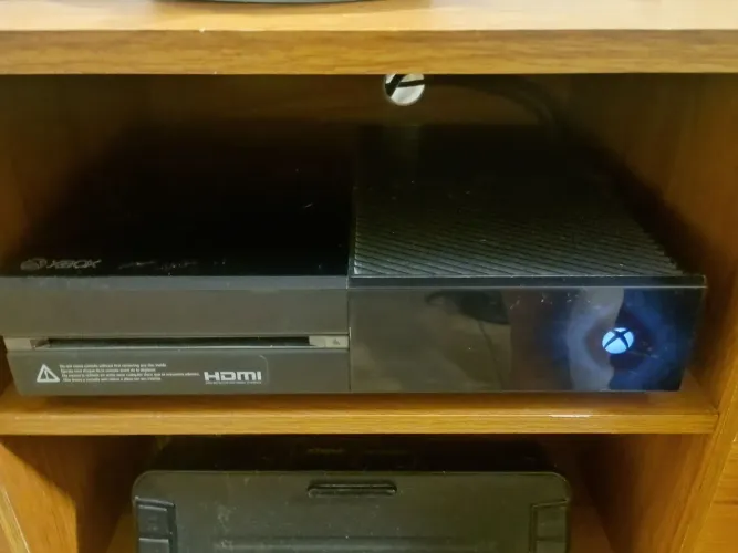 XBOX ONE 500GB + CONTROLE