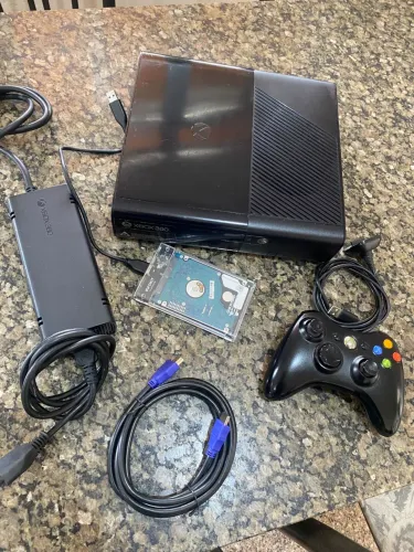 Xbox 360 super slim desbloqueado