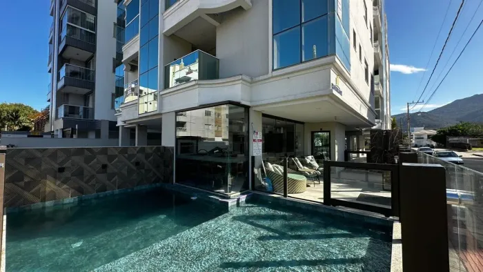 Apartamento com Sacada e Churrasqueira na Desejada Praia de Palmas