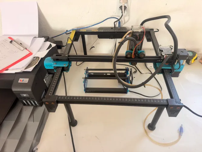 Máquina de gravação e corte a laser