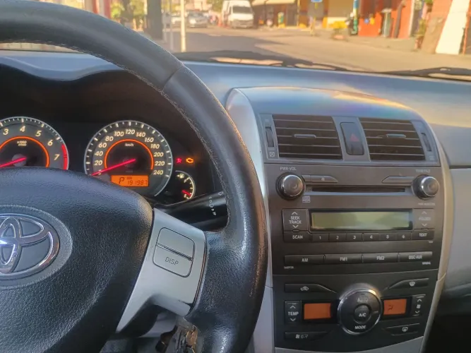 Toyota Corolla GLI 1.8 Flex 16V Aut. 2013