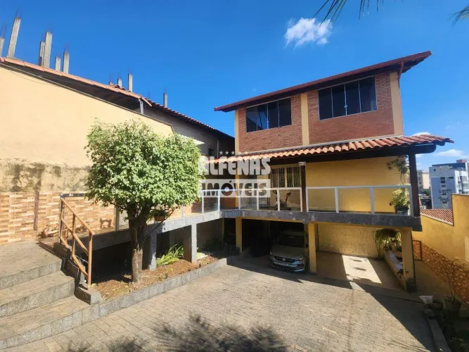 Casa de 03 quartos a VENDA no Bairro Gloria em Contagem!
