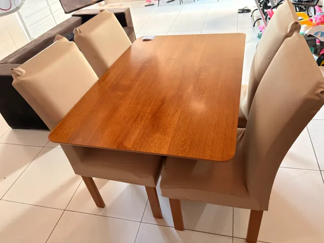 Mesa de jantar 4 cadeiras