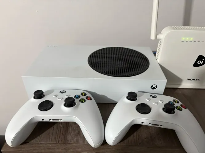 Xbox Series S + 2 controles