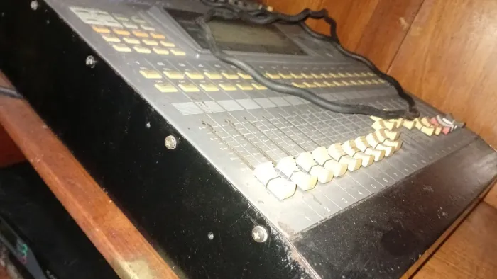 Mesa som Yamaha promix 01v 220v 