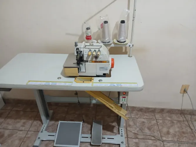 Maquina overloque