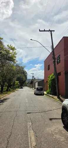 ALUGA-SE ÓTIMA CASA