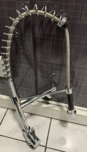 Torneira Gourmet Bancada Misturador Monocomando Cromado Quente e Frio Acabamento Brilhante
