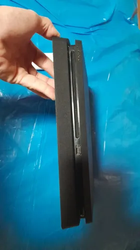 Ps4 Slim, funcionava normal depois apitava e desligava.