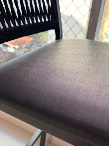 Conjunto de Mesa e cadeiras altas 