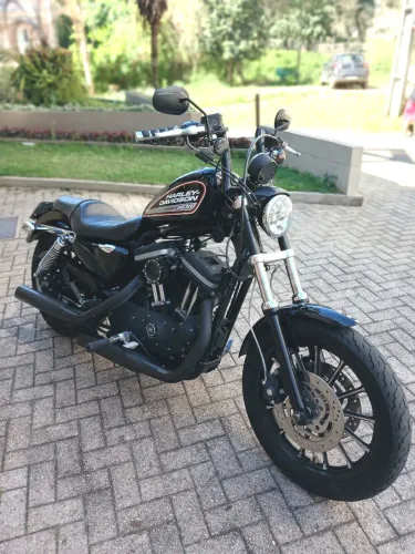 Harley Davidson 883R Sportster