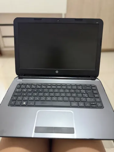 Notebook funcionando normalmente, bateria ok, acompanha carregador. Touchpad com falha