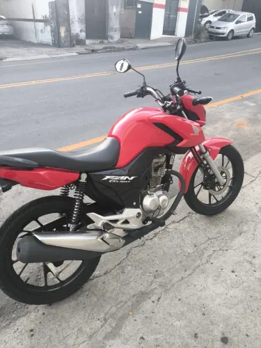 Honda CG FAN - 2024 - apenas 14.000 Km e com Baú