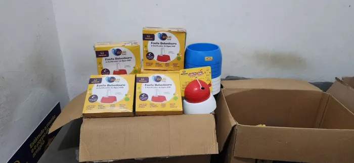 Kit caixa fechada fonte de agua 1.2 L , comedouro grande e pequeno, brinquedo educativo 