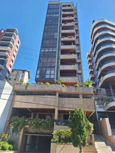 Apartamento SEMIMOBILIADO 3 suítes sendo 1 com hidro churrasqueira e 3 box de garagem
